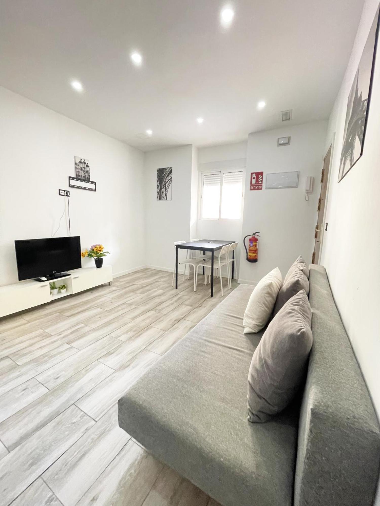 Relax Apartaments 1Min Metro Madrid Luaran gambar